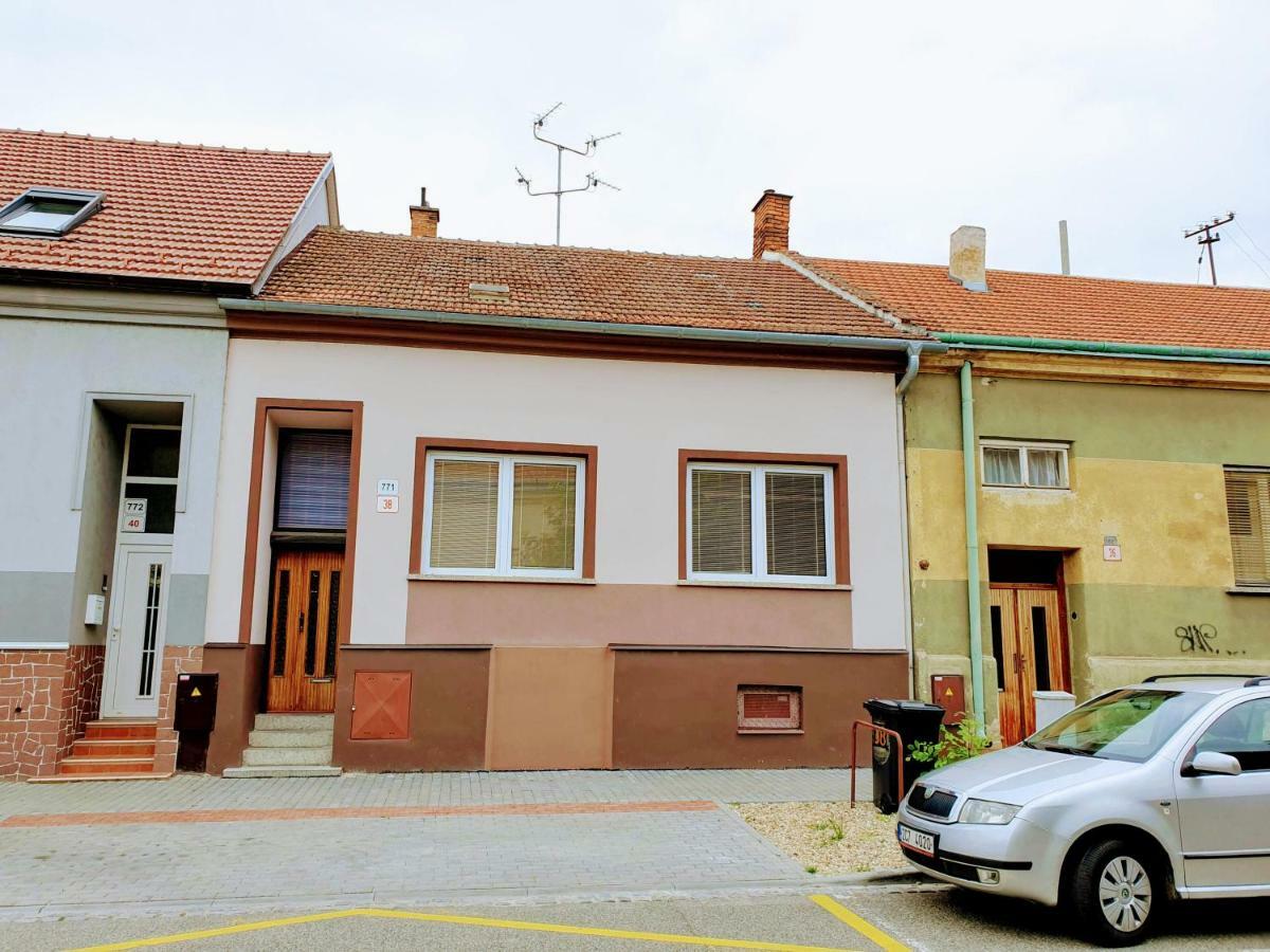 Cechovka Apartment Břeclav Екстериор снимка